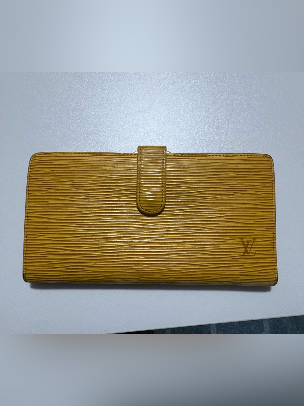 Make an Offer- Louis Vuitton Epi Leather Viennois French Purse Wallet (kiss lock